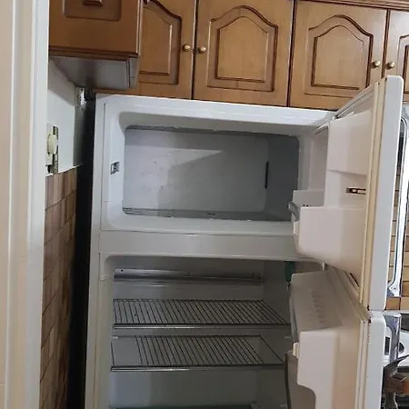 Gina's Saloniki